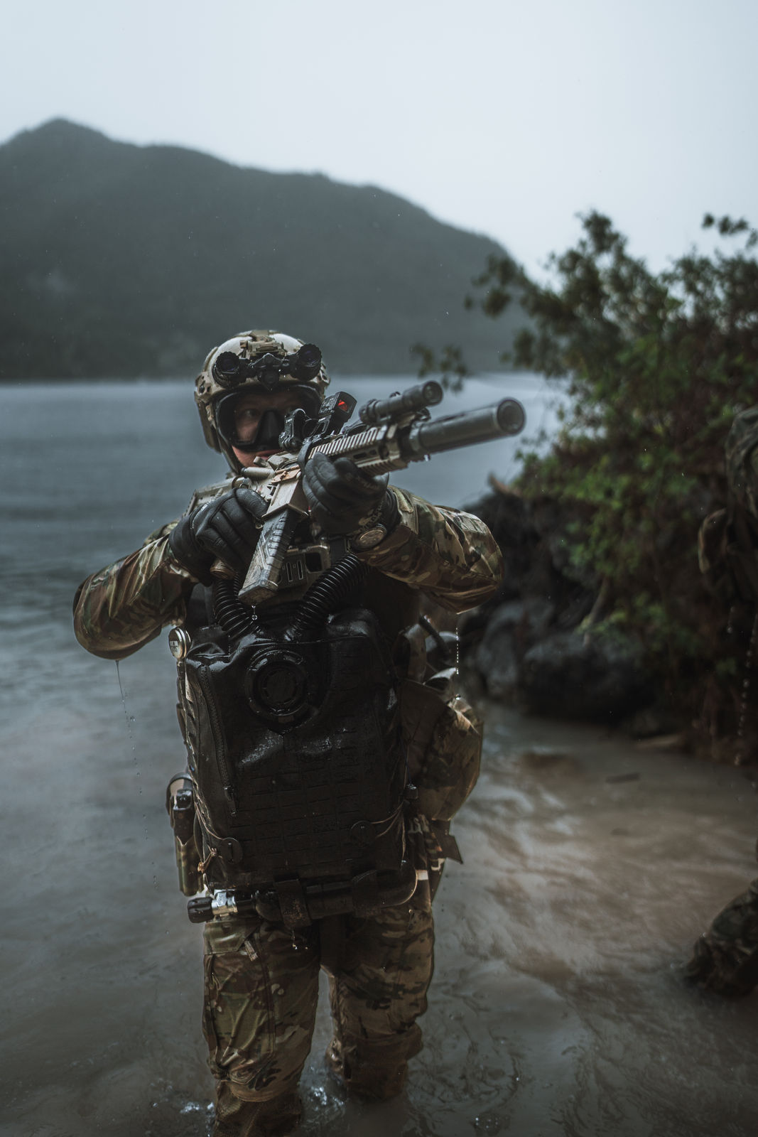 Closed-circuit operator on the shoreline